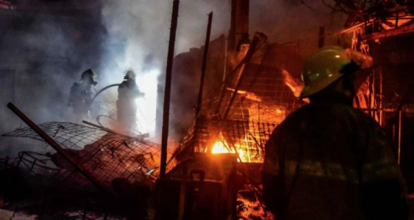 Incendio en mercado central de Acapulco consume 25 locales; la fiscalía ya investiga