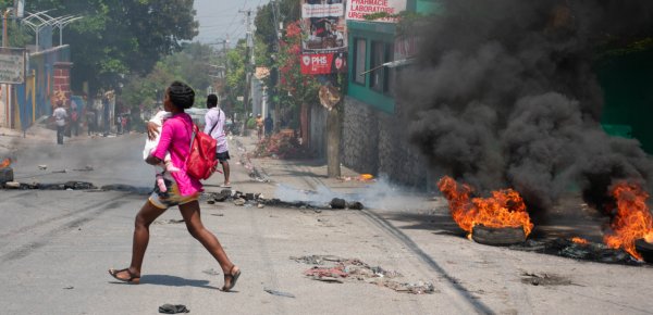 Violencia en Haití: pandillas atacan comunidades de Puerto Príncipe, incendian casas y dejan al menos un muerto