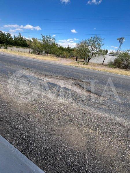 Nuevas imágenes; Siguen denunciando mega baches y basura en la carretera a Juárez