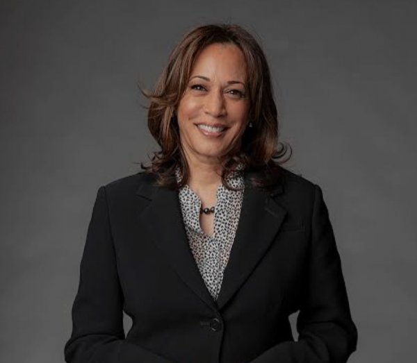 Kamala Harris intensifica ataques contra Trump en la recta final de la campaña electoral