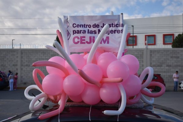 Participa CEJUM en desfile de vehículos alegóricos, en conmemoración al “Día Mundial de la lucha contra el cáncer de mamá”