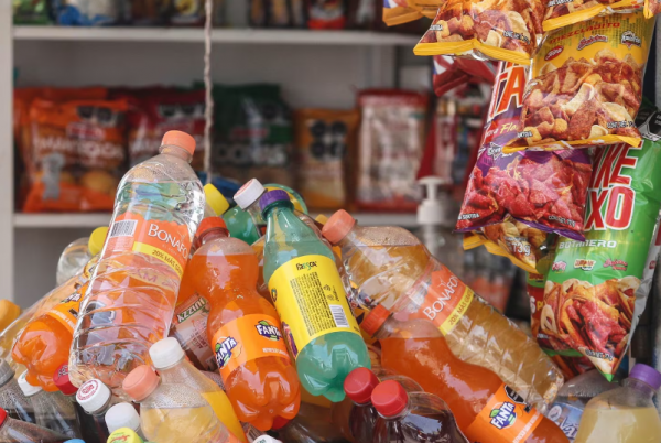 Prohibición a comida chatarra en las escuelas: ¿De cuánto es la multa si las ‘tienditas’ no la respetan?