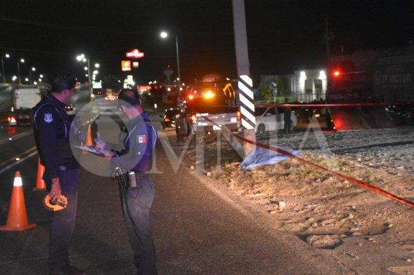 Fallece hombre al ser impactado por camioneta en la carretera a Juárez