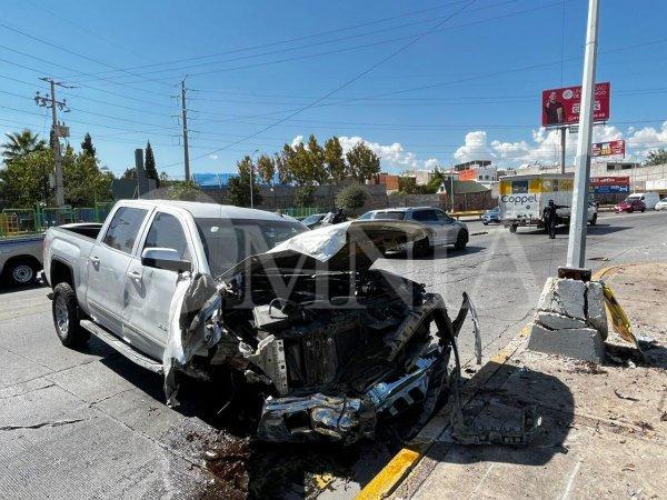 Destroza su pick-up tras conducir a exceso de velocidad sobre La Cantera