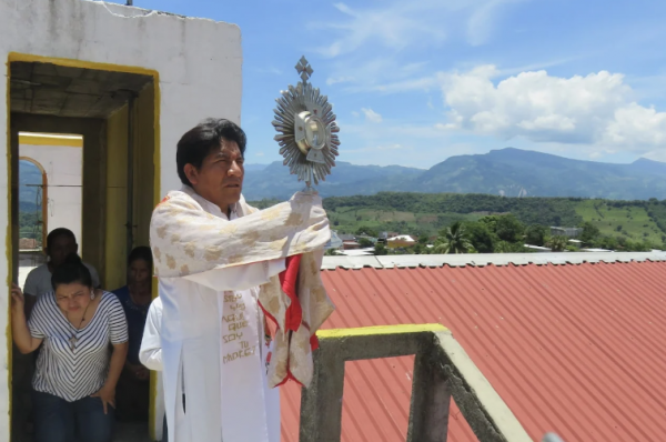 El sacerdote asesinado tenía bienes que no vienen de la limosna: Patricia Armendáriz