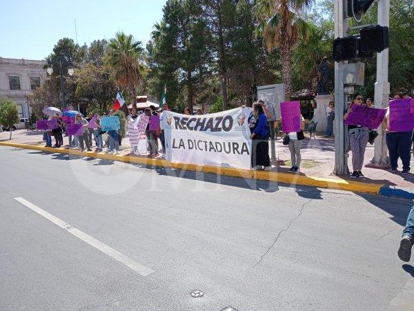 Se manifiestan trabajadores del Poder Judicial Federal de Chihuahua, en defensa de sus derechos laborales