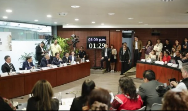 Aprueban en comisiones la iniciativa que impide impugnar las reformas constitucionales