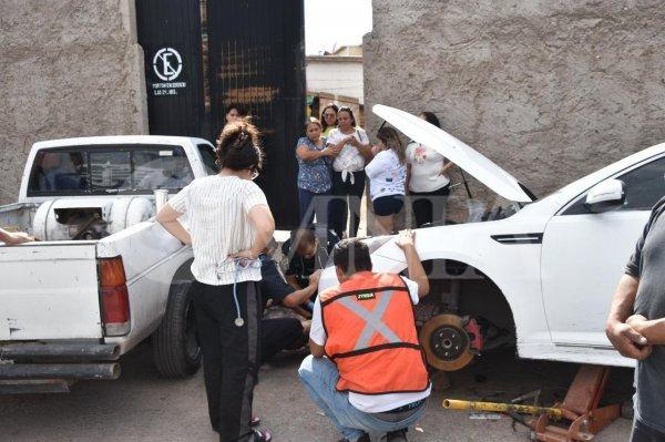 Hombre es prensado por vehículo; lo trasladaron a un hospital