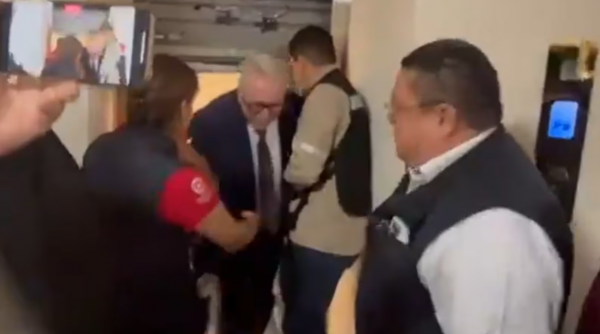 Rubén Rocha queda atrapado en elevador junto a diputados en el Palacio Legislativo