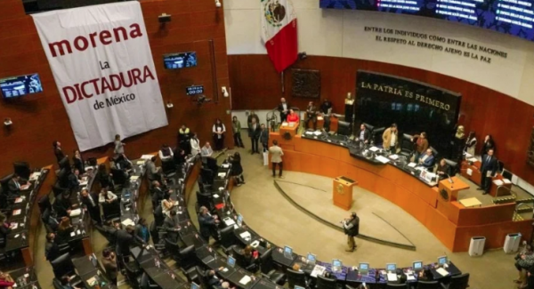 Entre gritos y protestas, Morena usa su mayoría calificada en el Senado y avala reforma de supremacía constitucional