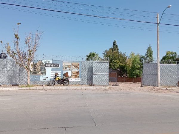 Vecinos piden que Municipio garantice la seguridad de sus viviendas ante construcción de torre de departamentos