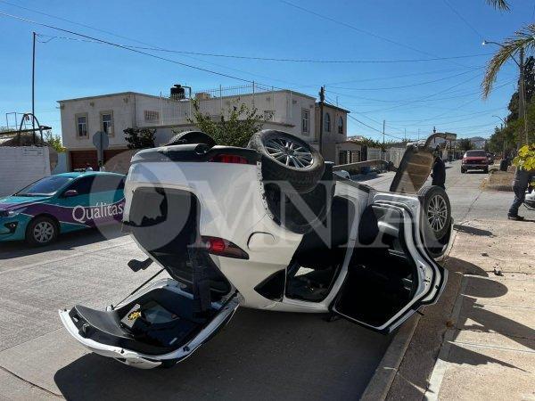 Choque volcadura en la colonia CDP; dos lesionados