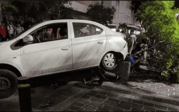 Atropellan a manifestantes pro vida afuera de la Catedral de Guadalajara