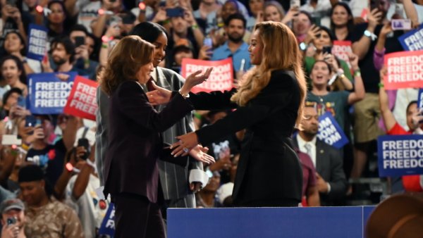 Trump acusa a Harris de utilizar a Beyoncé para aumentar la asistencia a su mitin