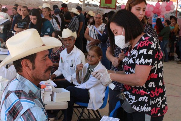 Realiza Facultad de Medicina y Ciencias Biomédicas de la UACH Feria de la Salud en Moris, Chihuahua