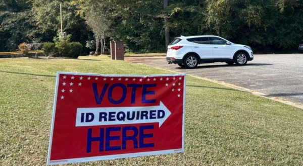 Afroamericanos desencantados con la economía de Estados Unidos plantean votar por primera vez por Trump