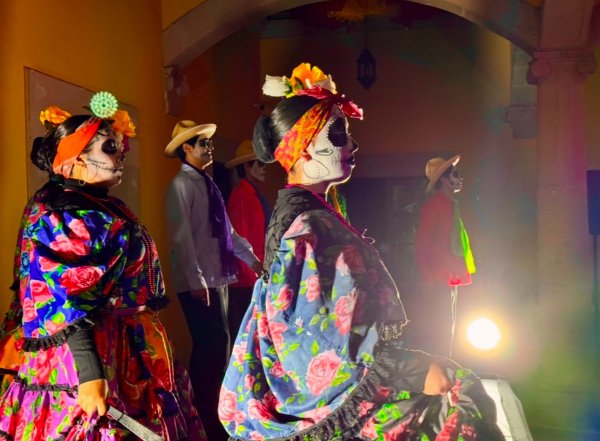 Celebran chihuahuenses tradición de Día de Muertos en Museo “Casa Juárez”