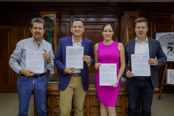 Firma Alcalde convenio con SICT para entrega de carretera federal al Municipio