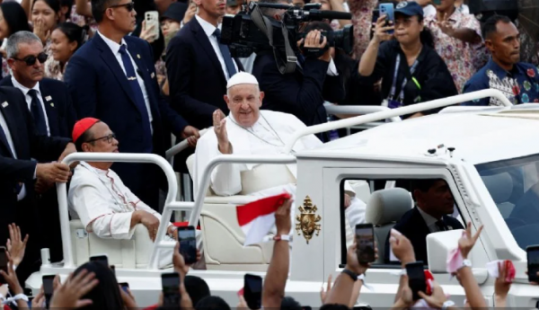 Detienen a siete personas que pretendían atentar contra el papa Francisco en Indonesia; tenían un dron, arcos y flechas