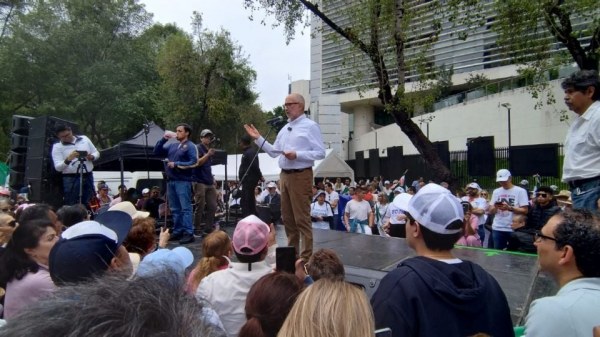 Los que votaron el 2 de junio no lo hicieron por un Maximato, afirma el ministro en retiro José Ramón Cossío durante protesta en el Senado