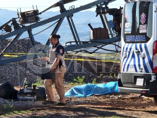 Muere hombre al caer de banda en terreno en carretera a Cuauhtémoc