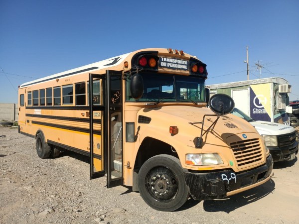 Aseguran en Juárez camión sin placas y número económico inexistente