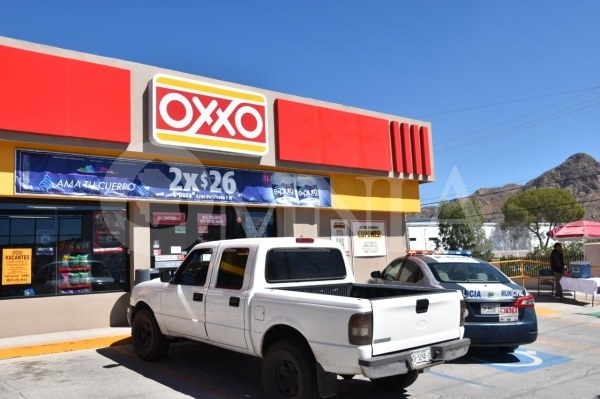 Sigue la ola de inseguridad: atracan farmacia y dos tiendas Oxxo esta mañana