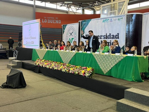 Educación tecnológica en servicio del desarrollo económico y sustentable de Chihuahua: Octavio Borunda en graduación TEC de Parral