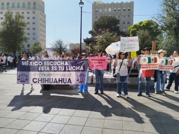 Inicia manifestación en contra de la reforma judicial a las afueras del Congreso