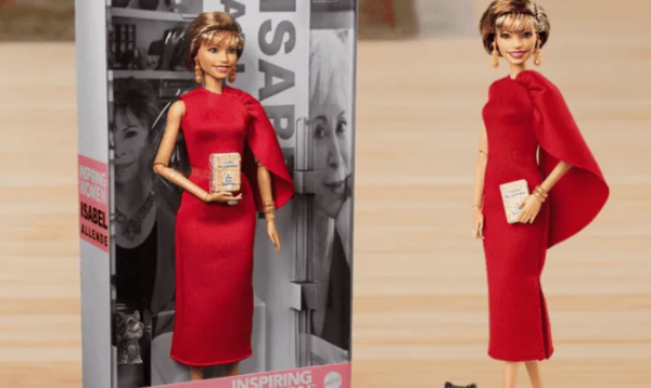 Lanzan muñeca Barbie en honor a la escritora Isabel Allende