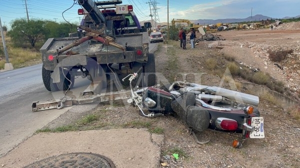 Motociclista cae a barranco de la carretera a Aldama, lo trasladan al hospital