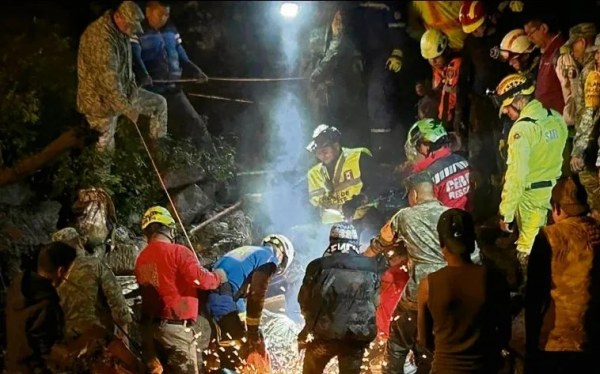 Tragedia en Estado de México; deslave de cerro sepulta casas