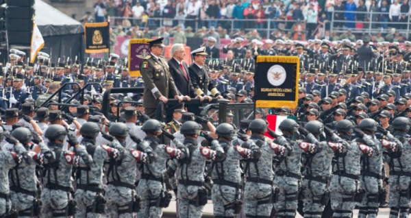 AMLO encabeza su último desfile militar entre agradecimientos de las Fuerzas Armadas