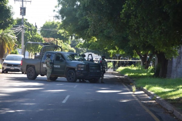 Militares y civiles armados se enfrentan en Culiacán, Sinaloa