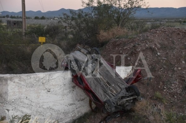 Mueren 4 en volcadura en carretera a Juárez