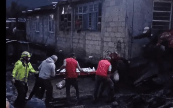 Suben la cifra de cuerpos recuperados en San Luis Ayucan tras un deslave de tierra por fuertes lluvias