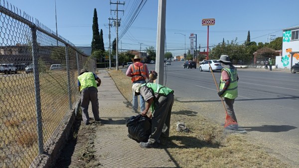 Continua Municipio con trabajos diarios de limpieza en vialidades al norte de Chihuahua capital