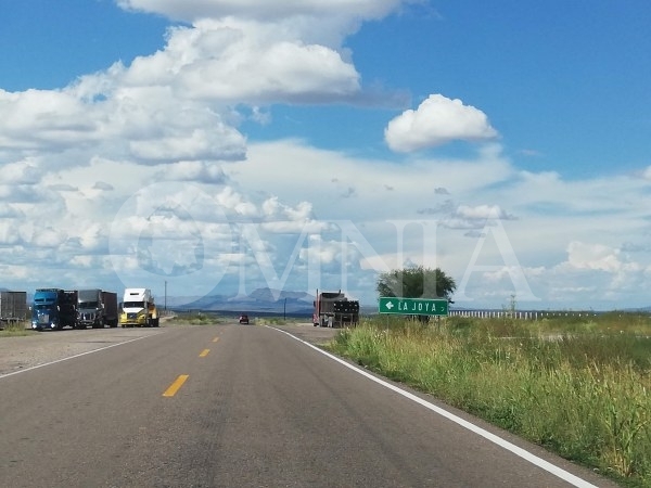 ¡Alerta! Reportan hombres armados y robos de vehículos en la corta a Parral