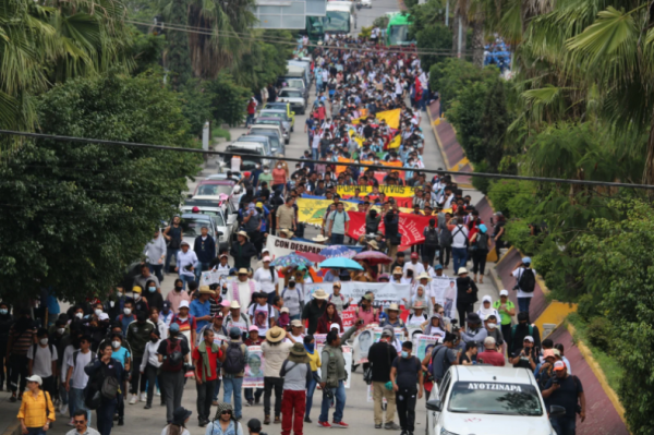 A 10 años de la desaparición, madres y padres de normalistas de Ayotzinapa inician jornada de lucha