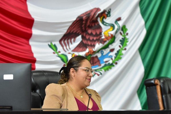 Presidenta del Congreso felicita a secretarios electos del Poder Legislativo