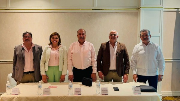 En reunión estatal con jefes de sector; la Sección 8 del SNTE y la Secretaría de Educación, reiteran su compromiso con la educación.