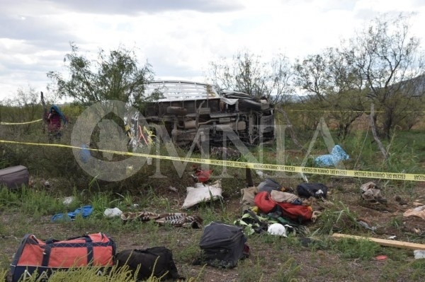 Fatal volcadura en carretera a Juárez deja un muerto y 7 lesionados