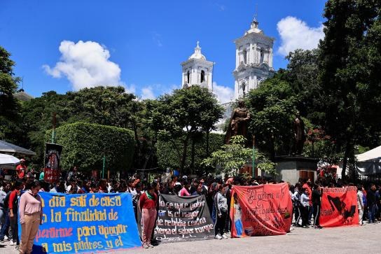 Padres de los 43 de Ayotzinapa denuncian indiferencia de AMLO por resolver el caso