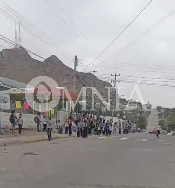 Toman padres de familia Escuela Primaria 