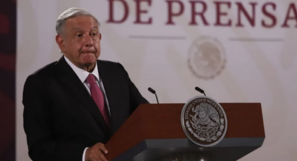 AMLO afirma que ayer envió una carta a los padres de los 43 de Ayotzinapa: “No es un expediente cerrado”