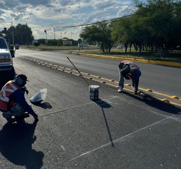 Completan rehabilitación en avenida Fernando Baeza con nueva pintura vial