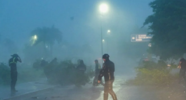 “Helene” se convierte en huracán categoría 1 en su paso por Quintana Roo; mantienen alerta roja por lluvias e inundaciones