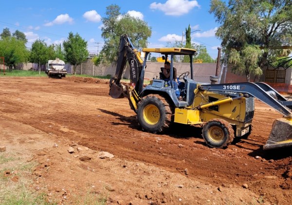 Inicia Municipio construcción de cancha de fútbol rápido en primaria 20 Aniversario