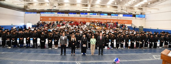 Reconocen con premios y estímulos a 798 estudiantes de excelencia de la región centro-sur