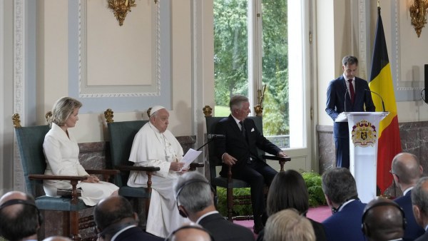 Primer ministro belga critica al papa Francisco por historial de abusos en la Iglesia católica